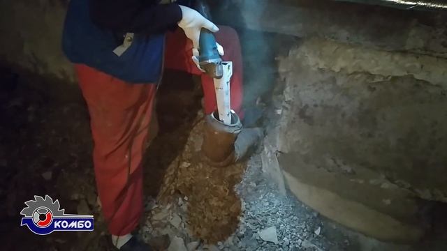 Как заменить трубы канализации? Как быстро вырезать чугунный патрубок? Работа гриндером Комбо Резак смотреть онлайн