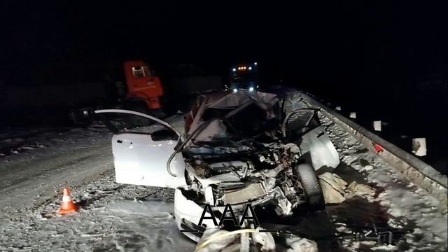 Двое молодых людей разбились на автодороге Сургут — Когалым смотреть онлайн