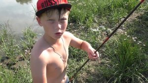 ЛОВЛЯ РЫБЫ НА ПОПЛАВОК! РЫБА РАЗНАЯ! Удочка рулит!