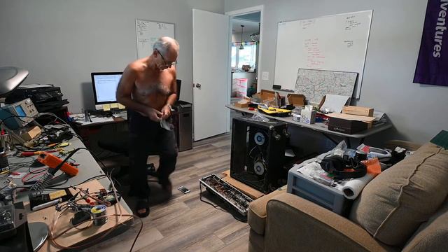 Removing the chassis from a 1978 Fender Twin Reverb Silverface смотреть онлайн