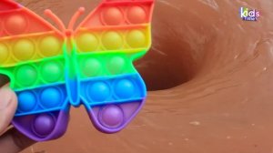 Расслабляющее видео! Эксперимент - Водоворотная дыра против игрушек и вкусняшек!