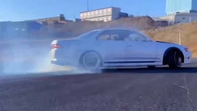 HOLIDAYKON$Т - UNDER DOG смотреть онлайн