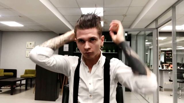 Укладка помадой Uppercut Deluxe Pomade