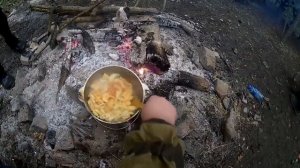 Жареная картошка на костре.