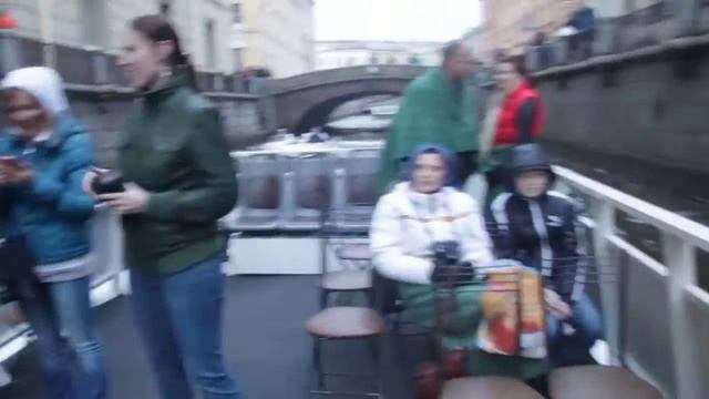 Девчонки отдыхают под песню лысых мужчин смотреть онлайн