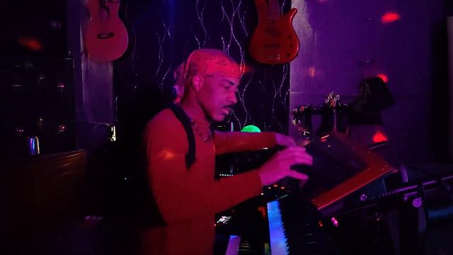 SKA POP PUNK @180 BPM on Roland AX-Edge + Pitone Fuzz & Kimise Classic Chorus Pedals смотреть онлайн