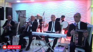 Hakim balaban klarnet.Şəmsi Qarmon.Ramin Gitara.Pərviz sintez.Nəzirməmməd nağara.Taleh zərbalətləri