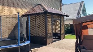Трехскатная беседка с крышей из металлочерепицы