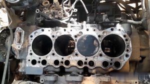 Nissan QD32 Engine rebuild - piston extraction