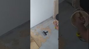 Укладка фанеры на стяжку