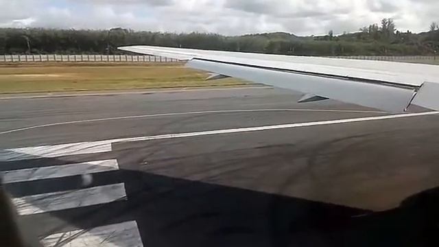 Взлёт самолёта аэропорт о. Пхукет Таиланд, реальная съёмка с пассажирского места смотреть онлайн