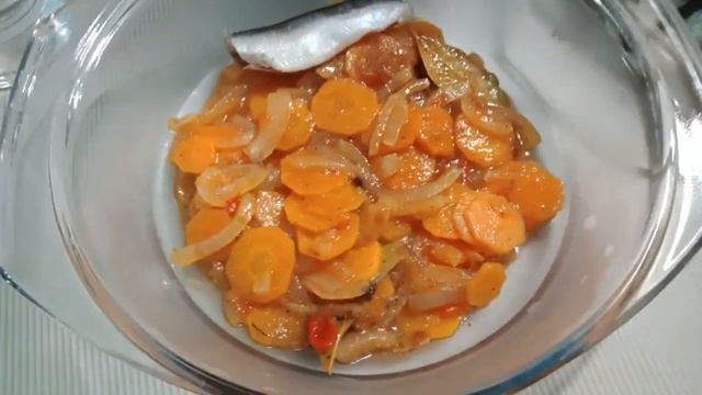 салака тушенная с овощами / рыба/ салака