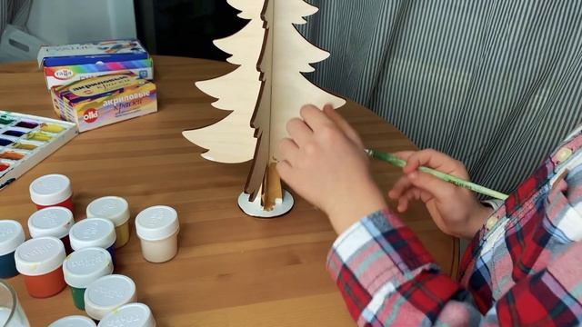 ЛЕО РАСКРАШИВАЕТ НОВОГОДНЮЮ ИГРУШКУ НОВЫЙ ГОД 2021 DYI смотреть онлайн