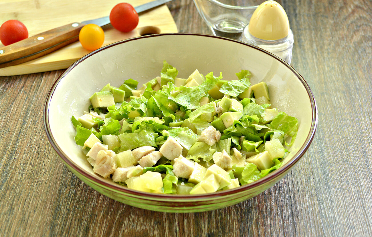 Салат с копченой курицей и авокадо рецепт с фото очень вкусный