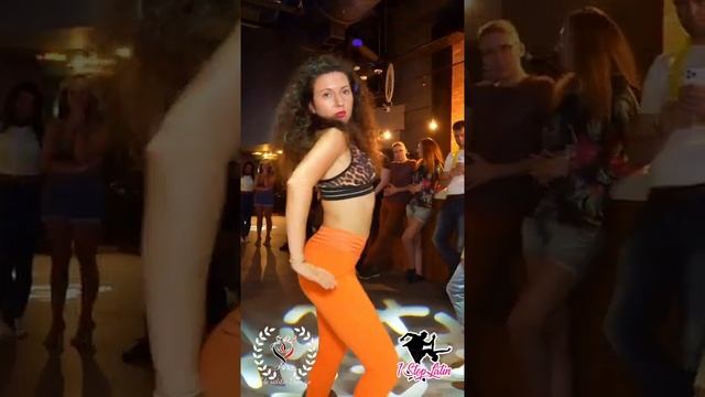 Encima de MiVinny Rivera, DerekVinci - Rebecca & Royce Bachata Fusion Demo