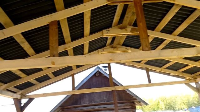 Разноцветная покраска навеса для автомобиля. Испорченная пропитка. Эмаль ПФ-115.