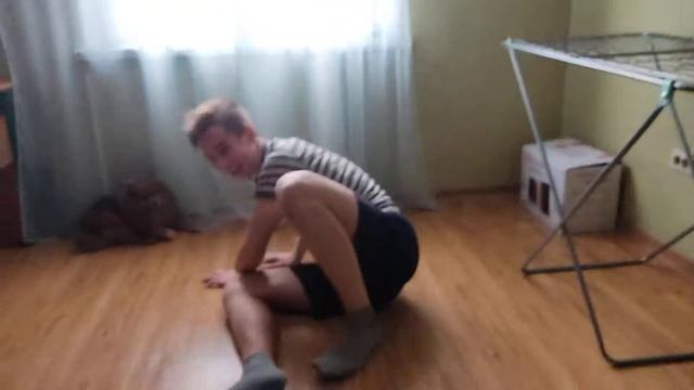 Лютый дэнсер из Челябинска танцует на камеру