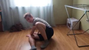Лютый дэнсер из Челябинска танцует на камеру
