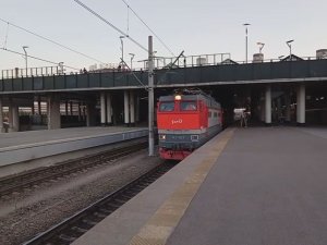 ЧС2Т-1023 на станции Дача Долгорукова (прибыл под 618-й поезд)