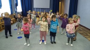 "Танец с погремушками" Евтодьевой Аллы/занятие, малыши/
