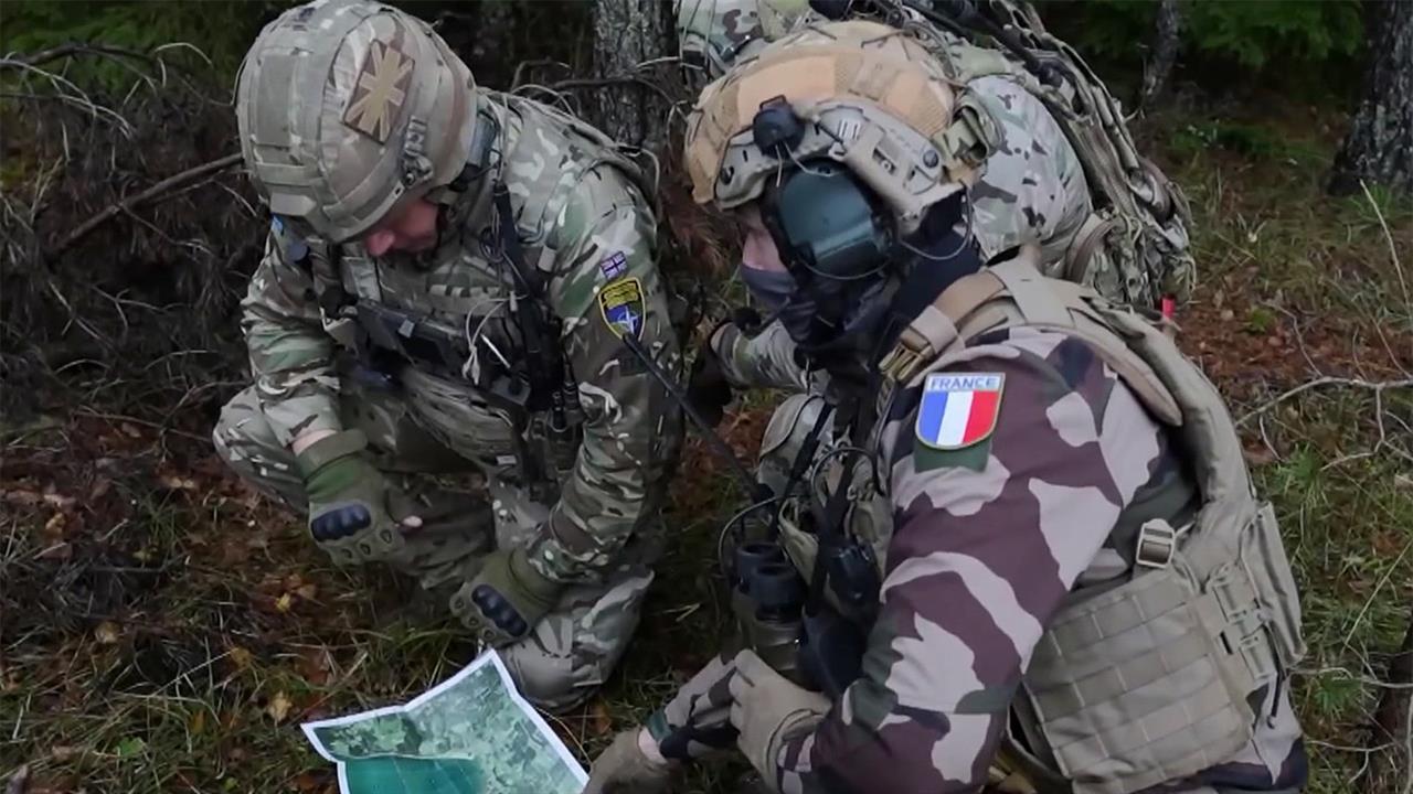 Франция готовит двухтысячный контингент для отправки на Украину, сообщил директор СВР С. Нарышкин