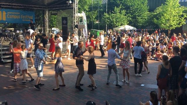 Auftritt von Bachata Rueda in campus festival 2018 an der Uni-Oldenburg. смотреть онлайн
