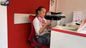 НАГЛАЯ СОТРУДНИЦА ВЫЗВАЛА ПОЛИЦИЮ И ДАЛА ЗАДНЮЮ / РАЗБОРКИ В ОФИСЕ БАНКА