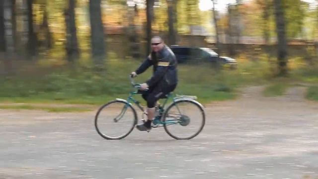 Испытание собранного нами ретро велосипеда с мотором смотреть онлайн