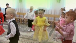 Танец " Погуляем"  на осеннем утреннике 2016  в яслях  Муз  рук  Максюта Г  В