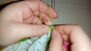 Фигурное закрытие петель крючком в вязаном спицами изделии
