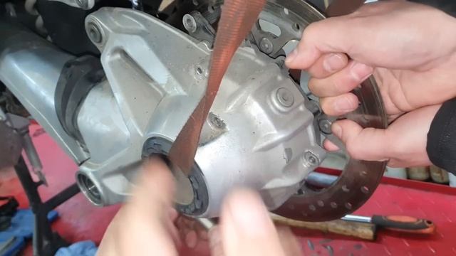R1200GS R1200RT R1200R R1200RS LC Закисший кардан и его снятие смотреть онлайн