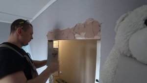 Установка амбарных дверей с занижением дверных проемов