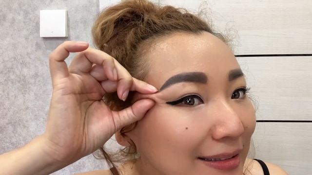 КАК УБРАТЬ ГУСИНЫЕ ЛАПКИ ! 5 УПРАЖНЕНИЙ  Массаж Лица