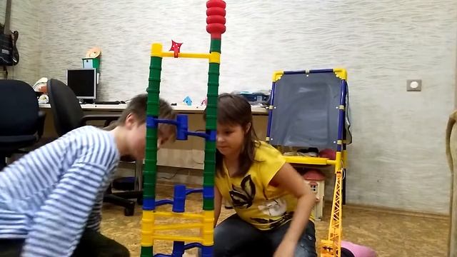 Строительство лабиринта для шариков смотреть онлайн