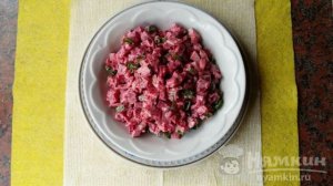 Салат из вареной свеклы со сметаной и огурцом