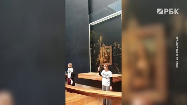 Экоактивисты облили супом картину "Мона Лиза"
