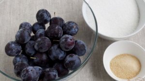 Сливы в желатине