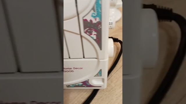 Новый оверлок Janome HomeDecor 1300D смотреть онлайн