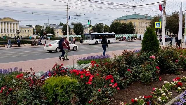 Кострома вечером. Набережная и Сусанинская площадь. Собака Бобка. Богоявленско-Анастасиин монастырь.