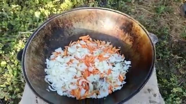 Готовил вкусный и рассыпчатый плов на Пашин день рождения. Рецепт вкусного плова.