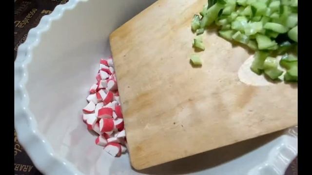 Крабовый салат с болгарским перцем смотреть онлайн