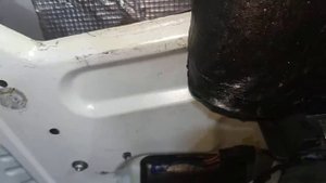 посторонний шум в двери приора