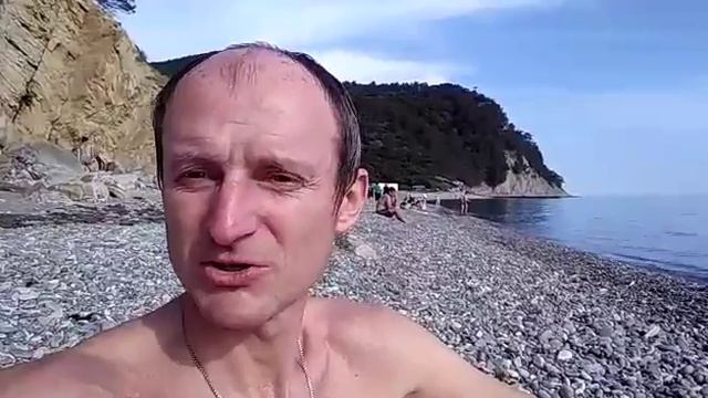 Геленджик. Галечный пляж у виллы «Морская Чаша»