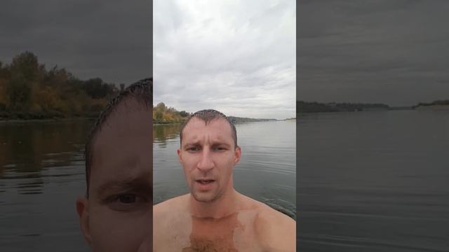 С чего начать закаливание? Купаюсь на Волге в середине осени.