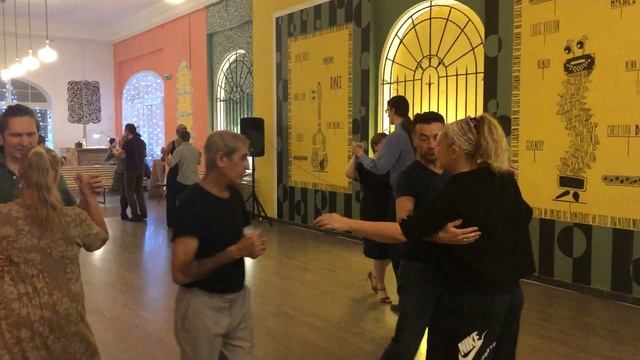 Урок танго в Академии аргентинского танго. 30.11.20 смотреть онлайн
