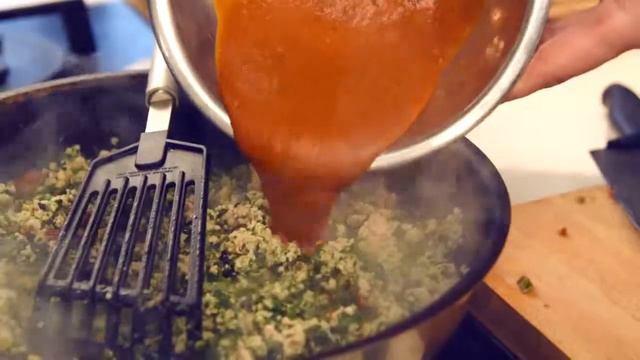 Tešlos ritinėliai su Bolognese padažu bei špinatais смотреть онлайн