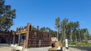 Строительство современного монолитного дома. дом из бетона. 3-х метровые панорамные окна