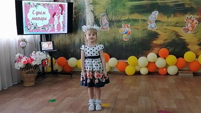 Вика Малий ,5 лет. Песня "Солнышко и мама" .Слова и музыка Елена Обухова.