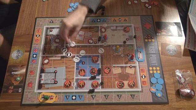 На столе: Flashpoint: Fire Rescue (3/3) с Братцем Ву HD смотреть онлайн