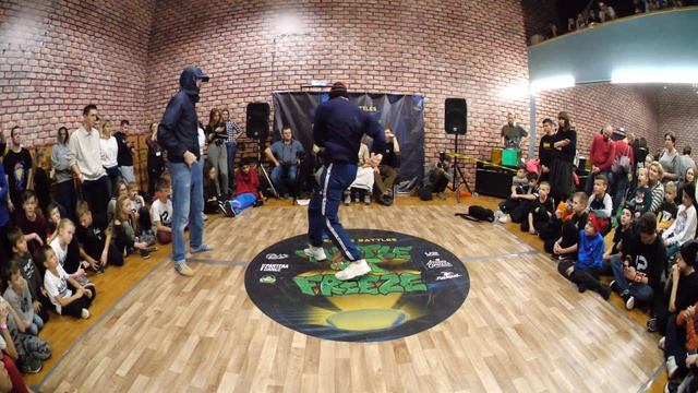 pro 1x1 - bboy Joono vs te_guanyin г.Сергиев Посад - брейкданс чемпионат TurtleFreeze Battle смотреть онлайн